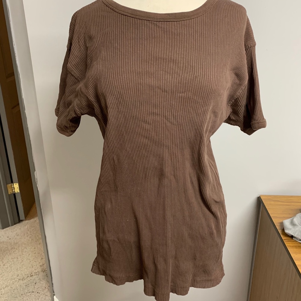 ERLY 2000’s BROWN T-SHIRT